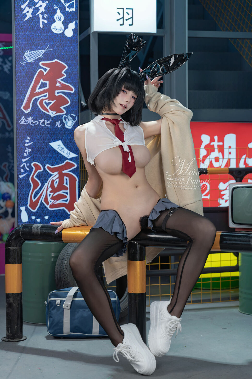Coser@黏黏团子兔 – 10月作品 賽博逆JK 提线木偶 (88P – 3V)