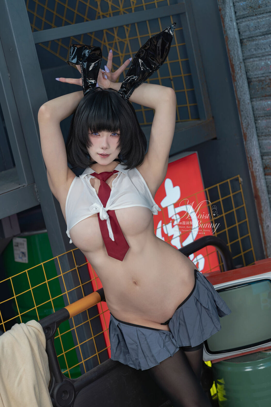 Coser@黏黏团子兔 – 10月作品 賽博逆JK 提线木偶 (88P – 3V)