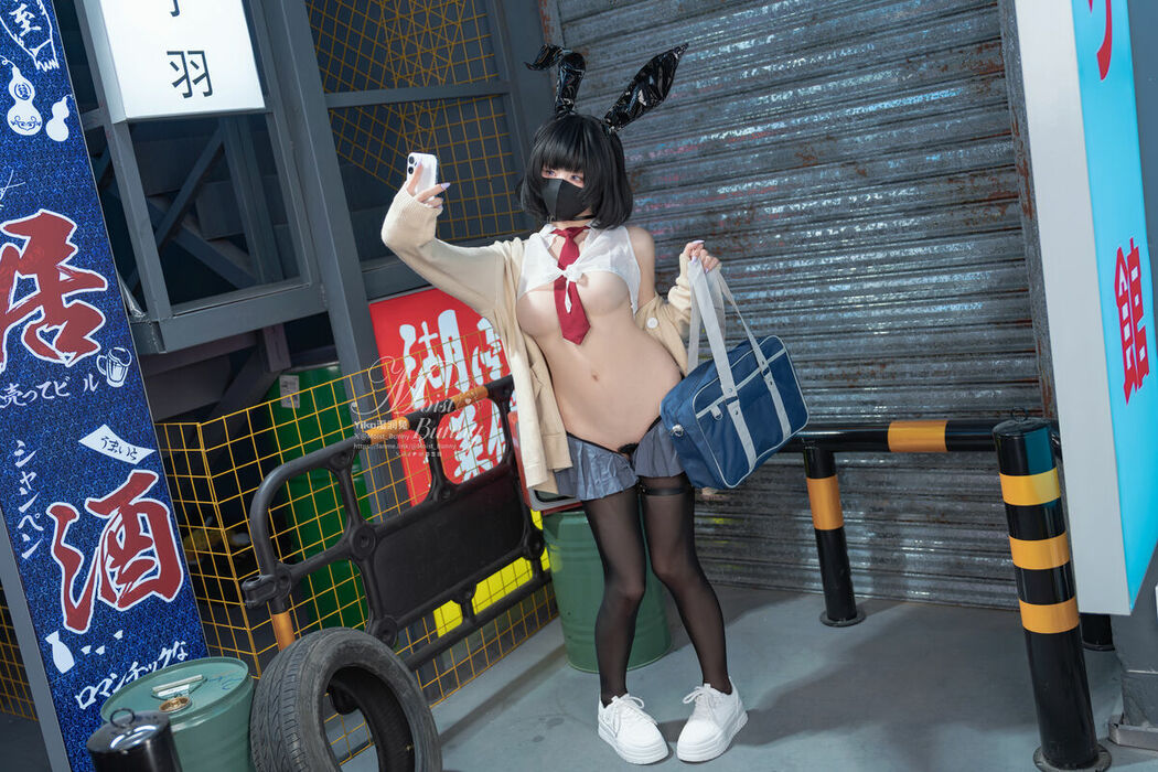 Coser@黏黏团子兔 – 10月作品 賽博逆JK 提线木偶 (88P – 3V)