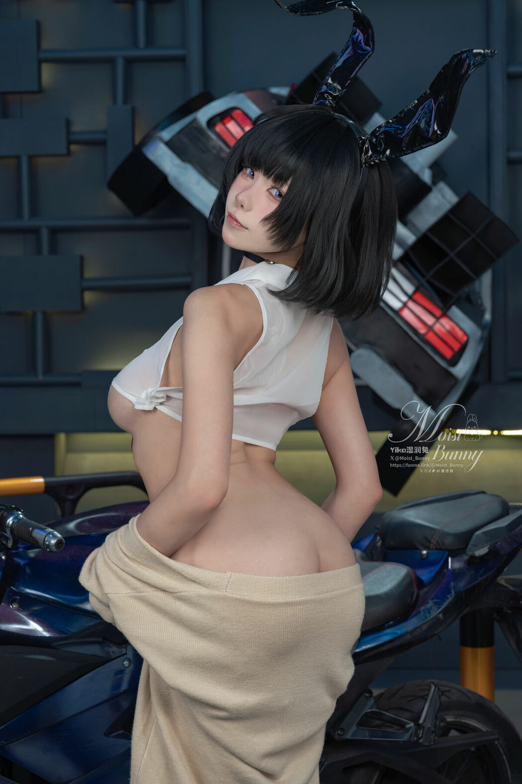 Coser@黏黏团子兔 – 10月作品 賽博逆JK 提线木偶 (88P – 3V)
