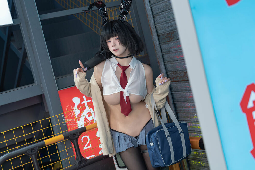 Coser@黏黏团子兔 – 10月作品 賽博逆JK 提线木偶 (88P – 3V)