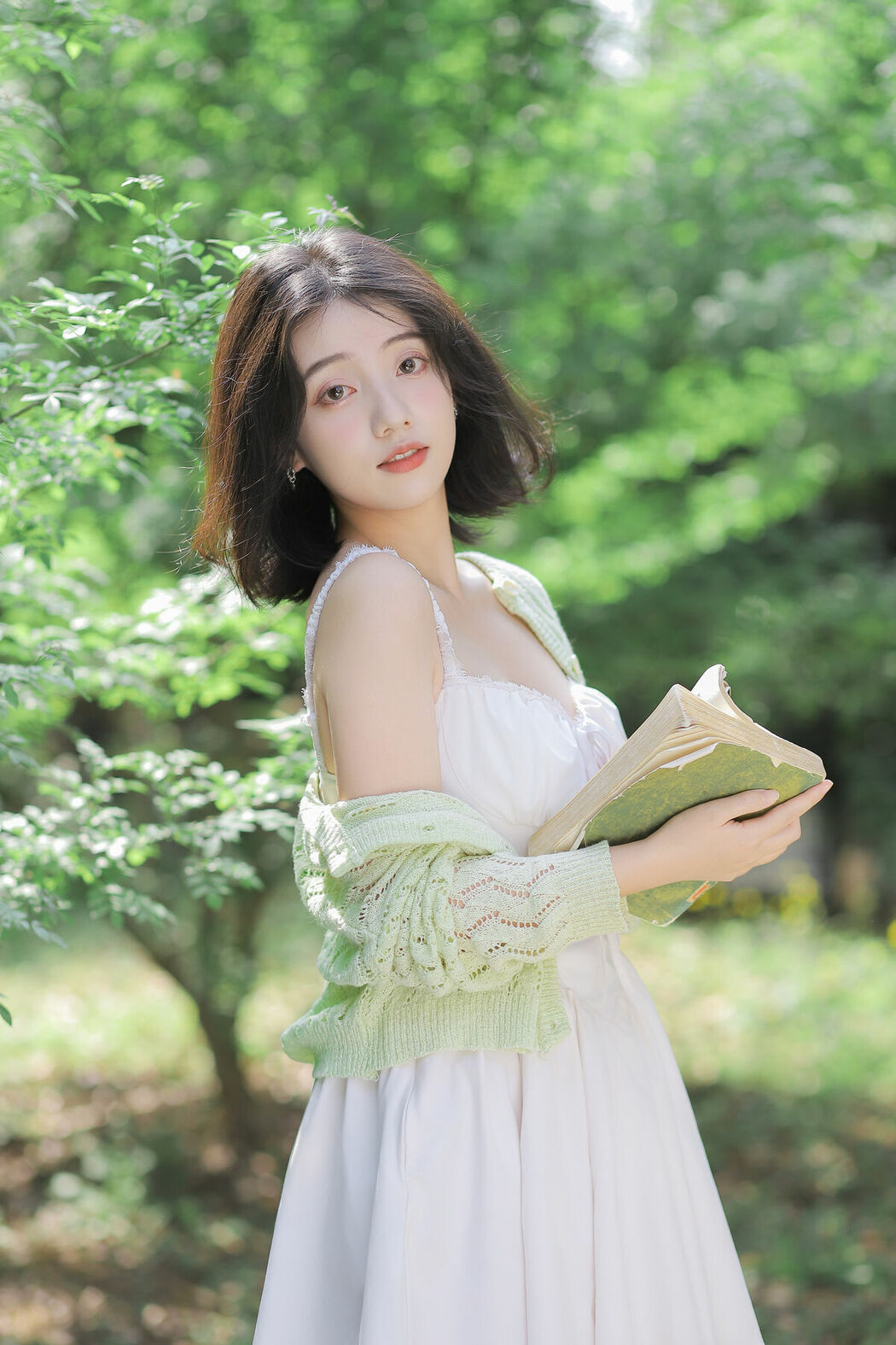 YiTuYu艺图语 Vol.9247 Chao Ku Xiao Wang Zi (26P)