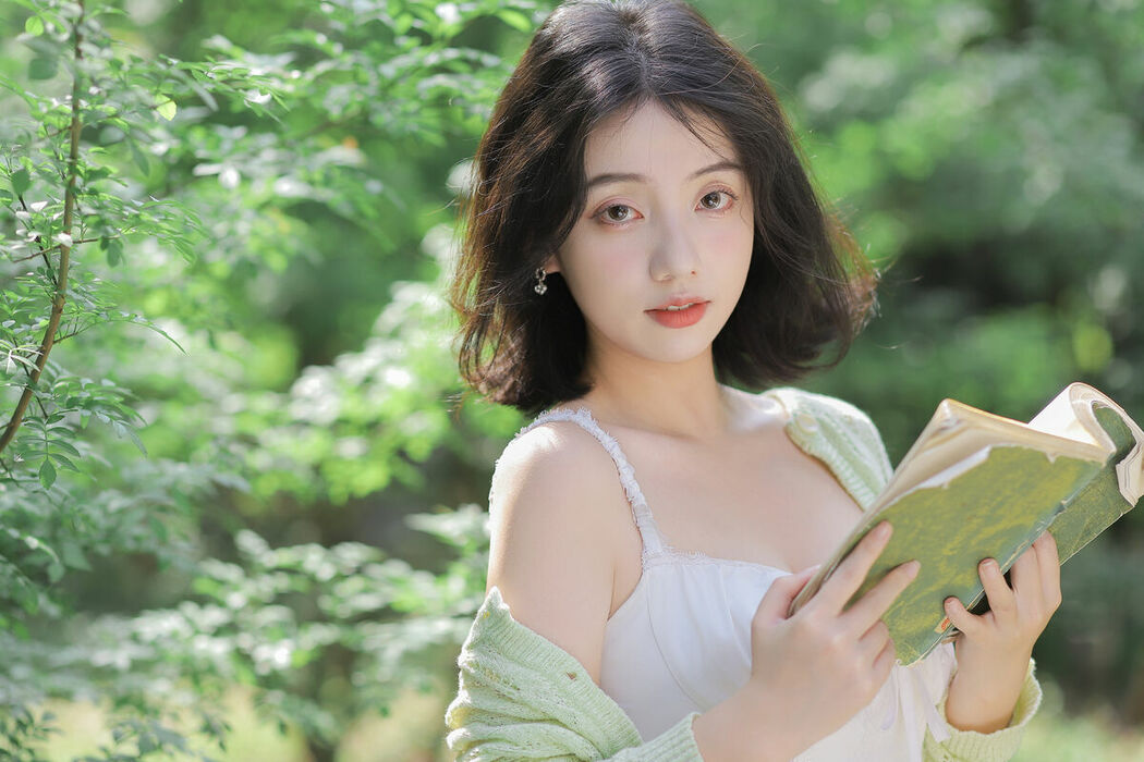 YiTuYu艺图语 Vol.9247 Chao Ku Xiao Wang Zi (26P)