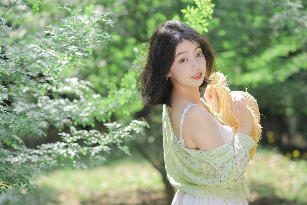 YiTuYu艺图语 Vol.9247 Chao Ku Xiao Wang Zi (26P)