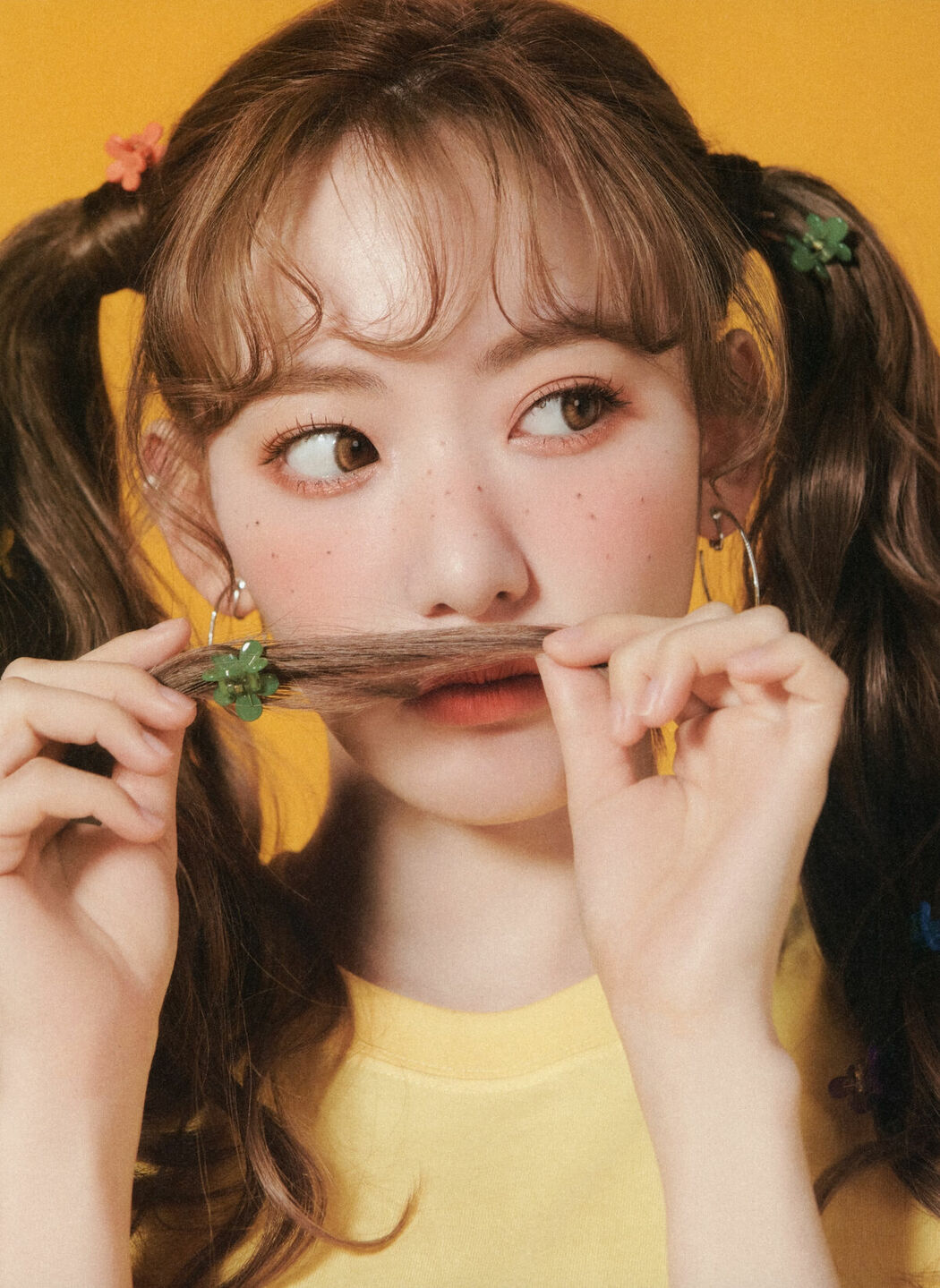 JP Sakura Miyawaki 宮脇咲良 – Graduation Visual Booklet (85P)