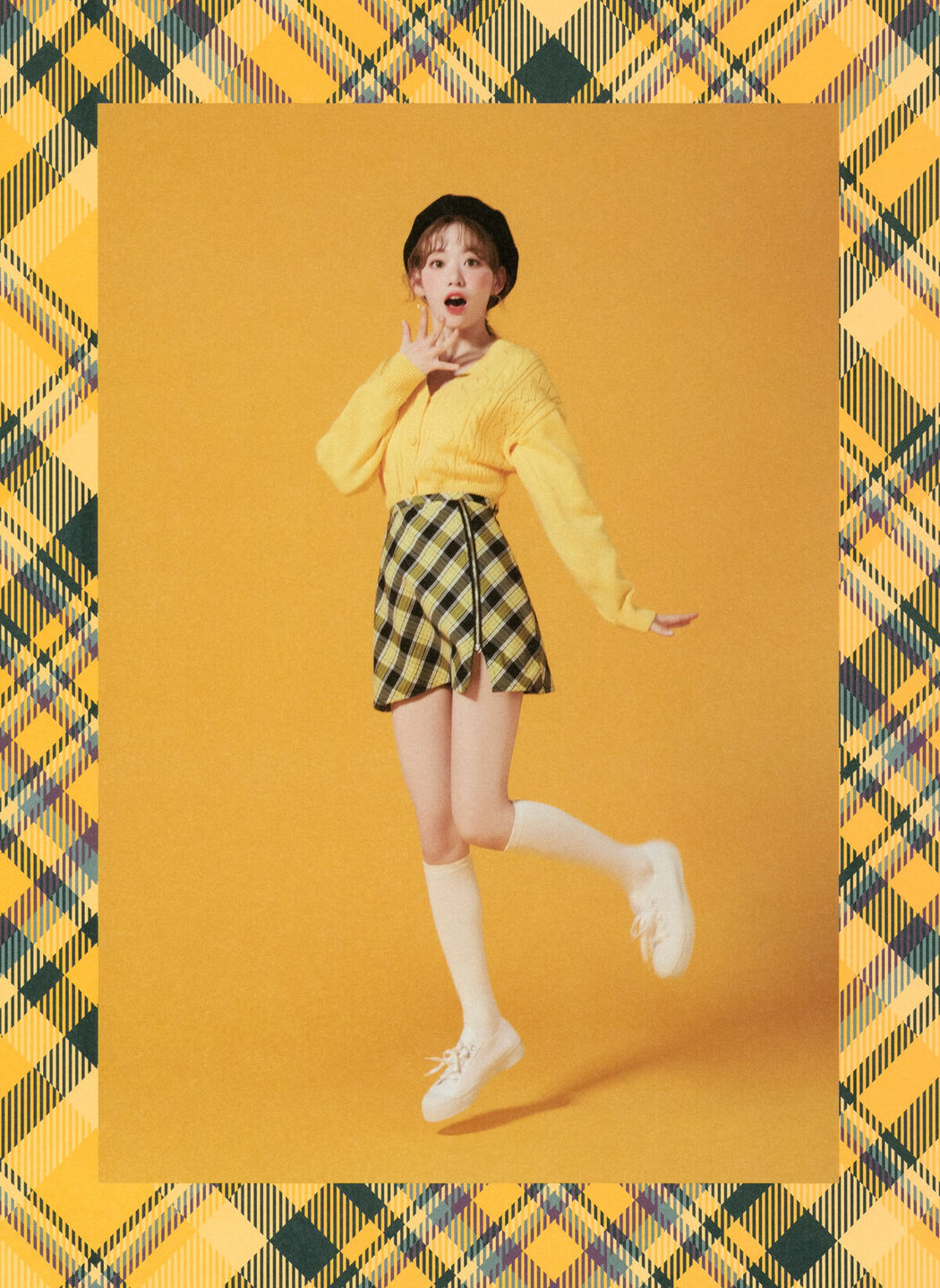 JP Sakura Miyawaki 宮脇咲良 – Graduation Visual Booklet (85P)