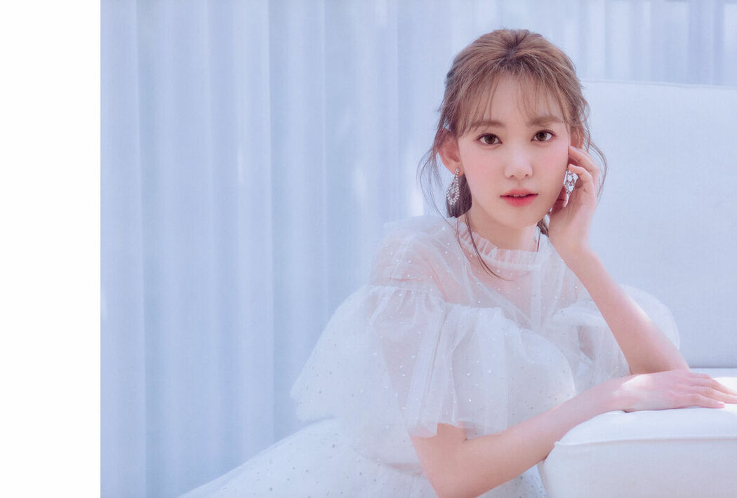 JP Sakura Miyawaki 宮脇咲良 – Graduation Visual Booklet (85P)