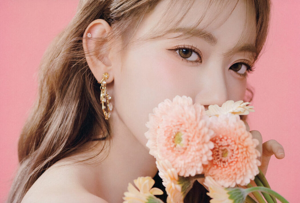 JP Sakura Miyawaki 宮脇咲良 – Graduation Visual Booklet (85P)