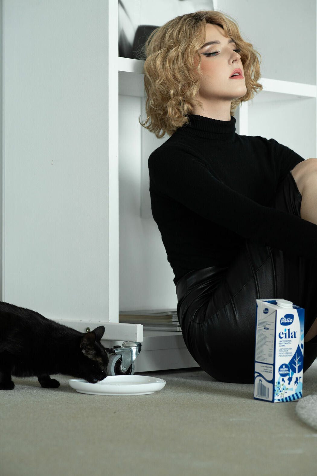 Coser@Candy_Ball – Catwoman Part01 (49P – 27V)