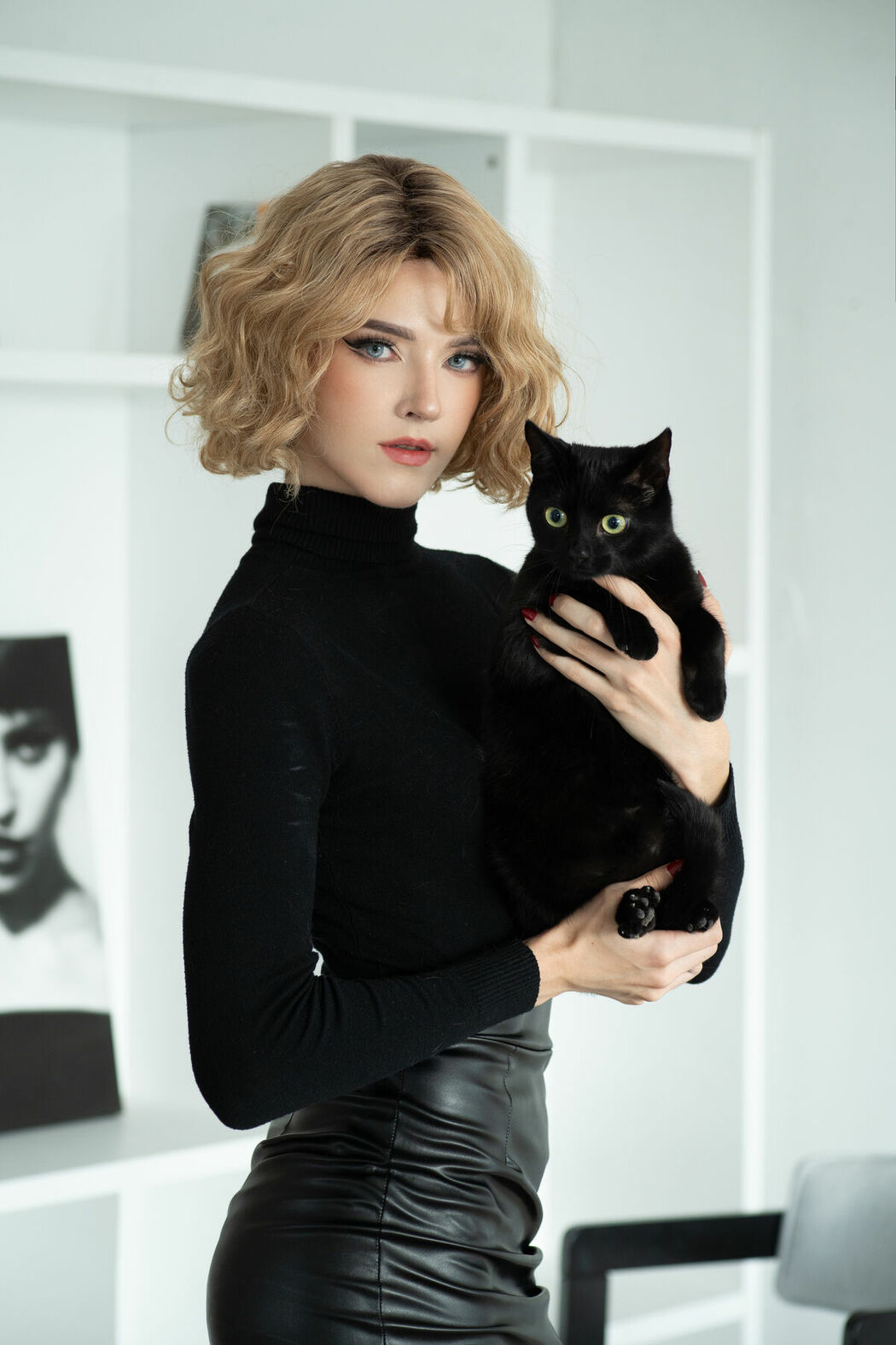 Coser@Candy_Ball – Catwoman Part01 (49P – 27V)
