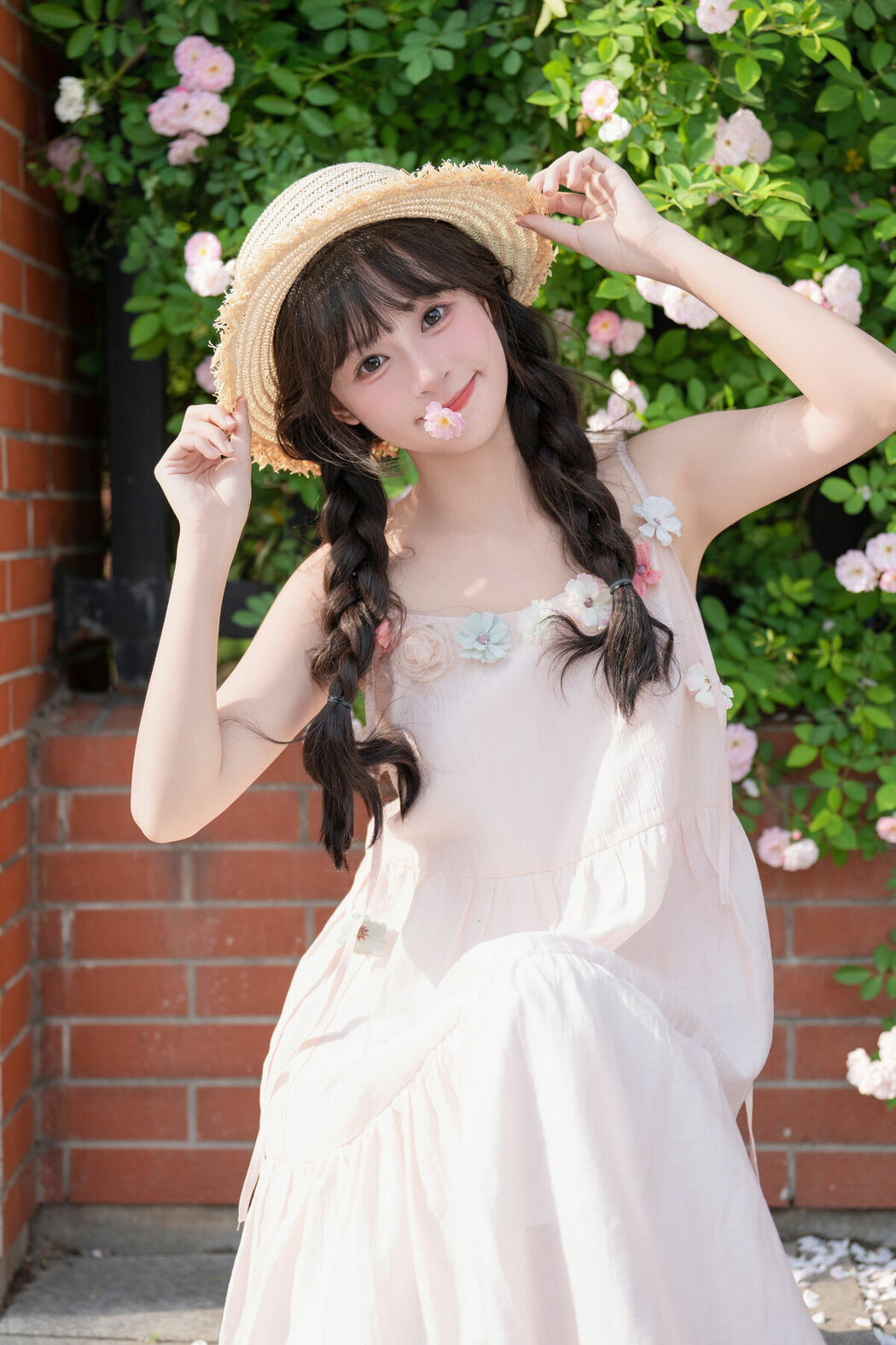 YiTuYu艺图语 Vol.9275 Xia Yu Xiao Nian (25P)