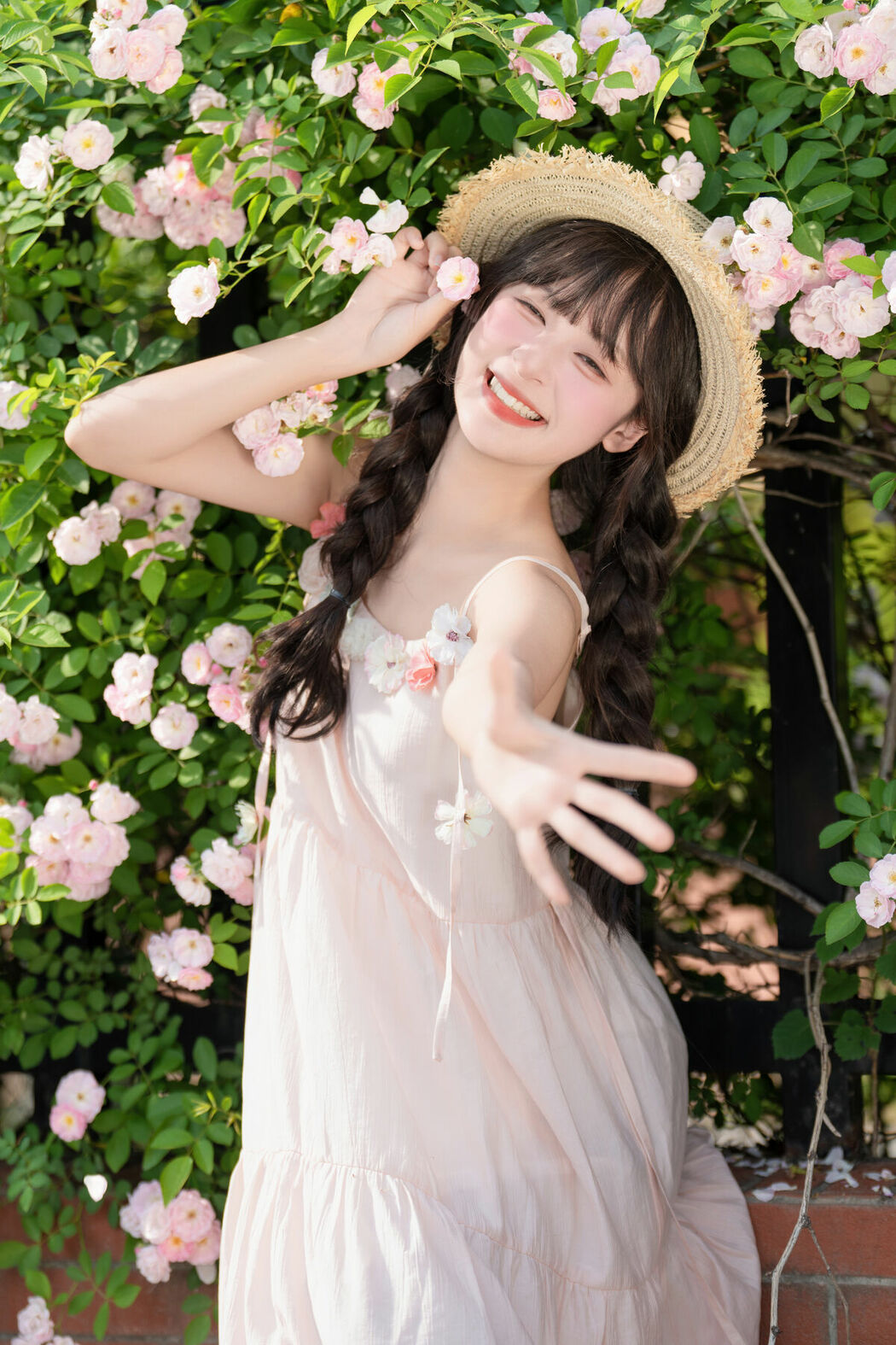 YiTuYu艺图语 Vol.9275 Xia Yu Xiao Nian (25P)