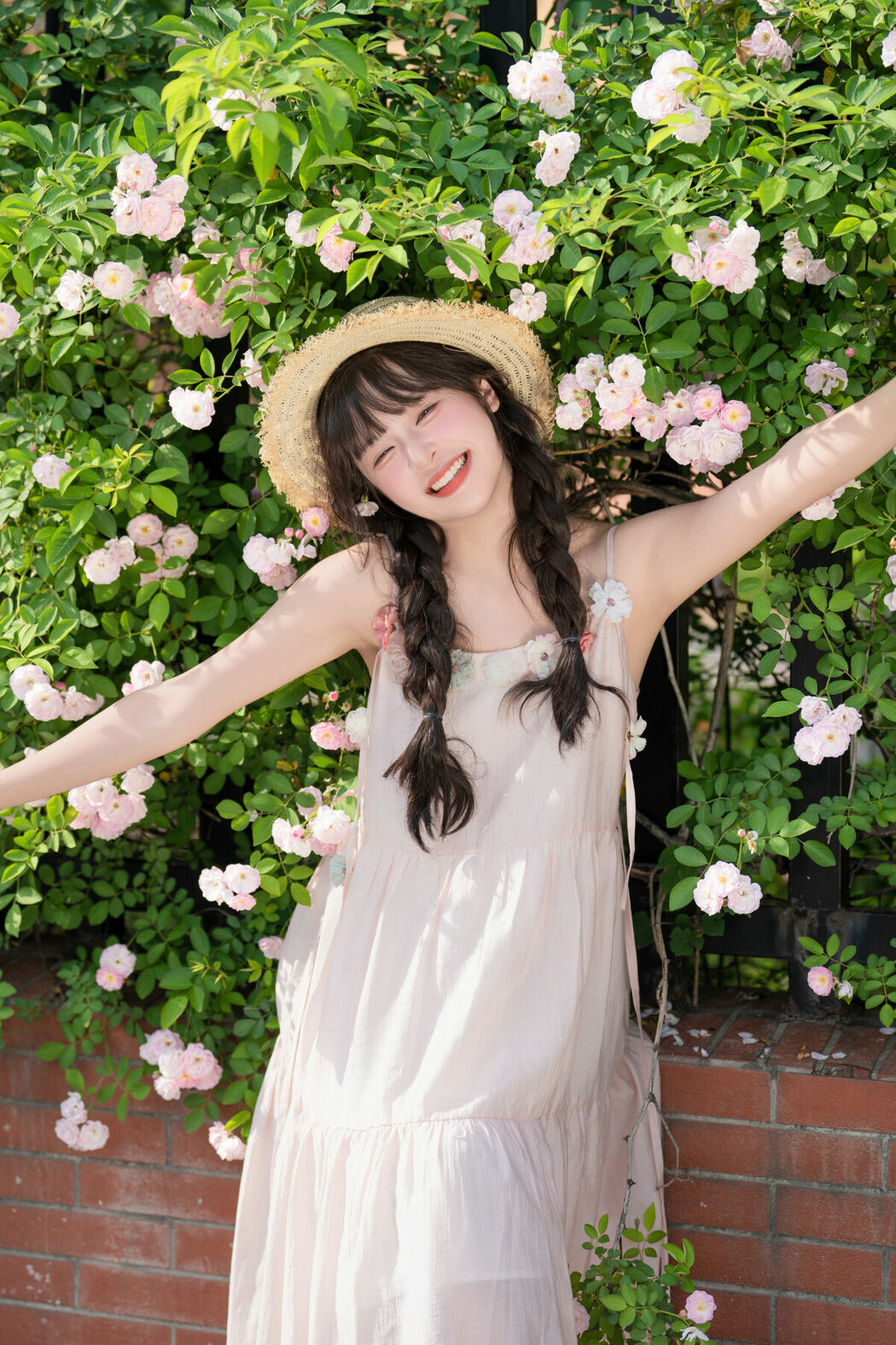 YiTuYu艺图语 Vol.9275 Xia Yu Xiao Nian (25P)