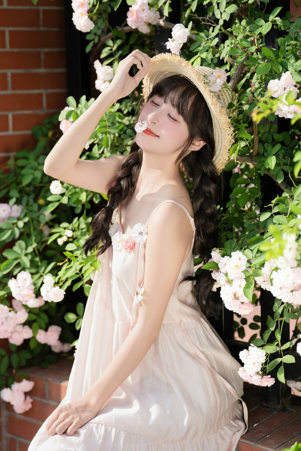 YiTuYu艺图语 Vol.9275 Xia Yu Xiao Nian (25P)