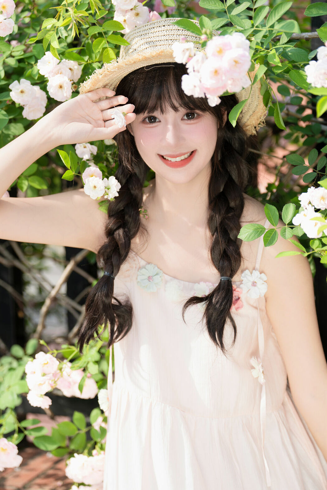 YiTuYu艺图语 Vol.9275 Xia Yu Xiao Nian (25P)