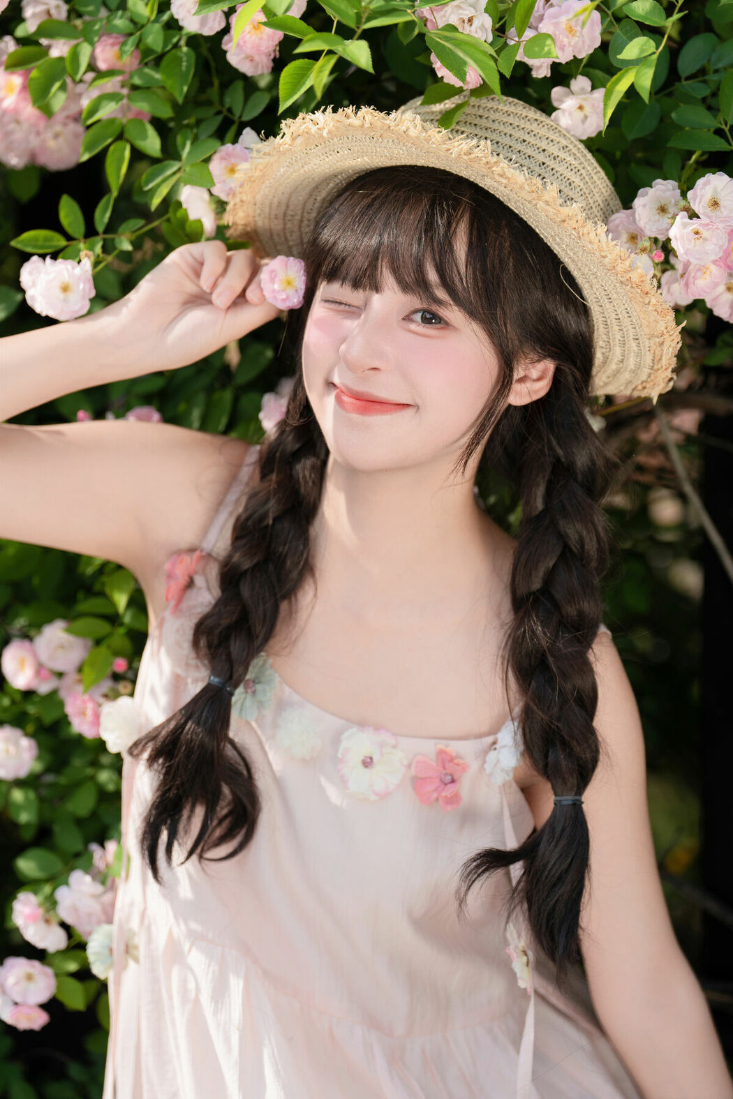 YiTuYu艺图语 Vol.9275 Xia Yu Xiao Nian (25P)