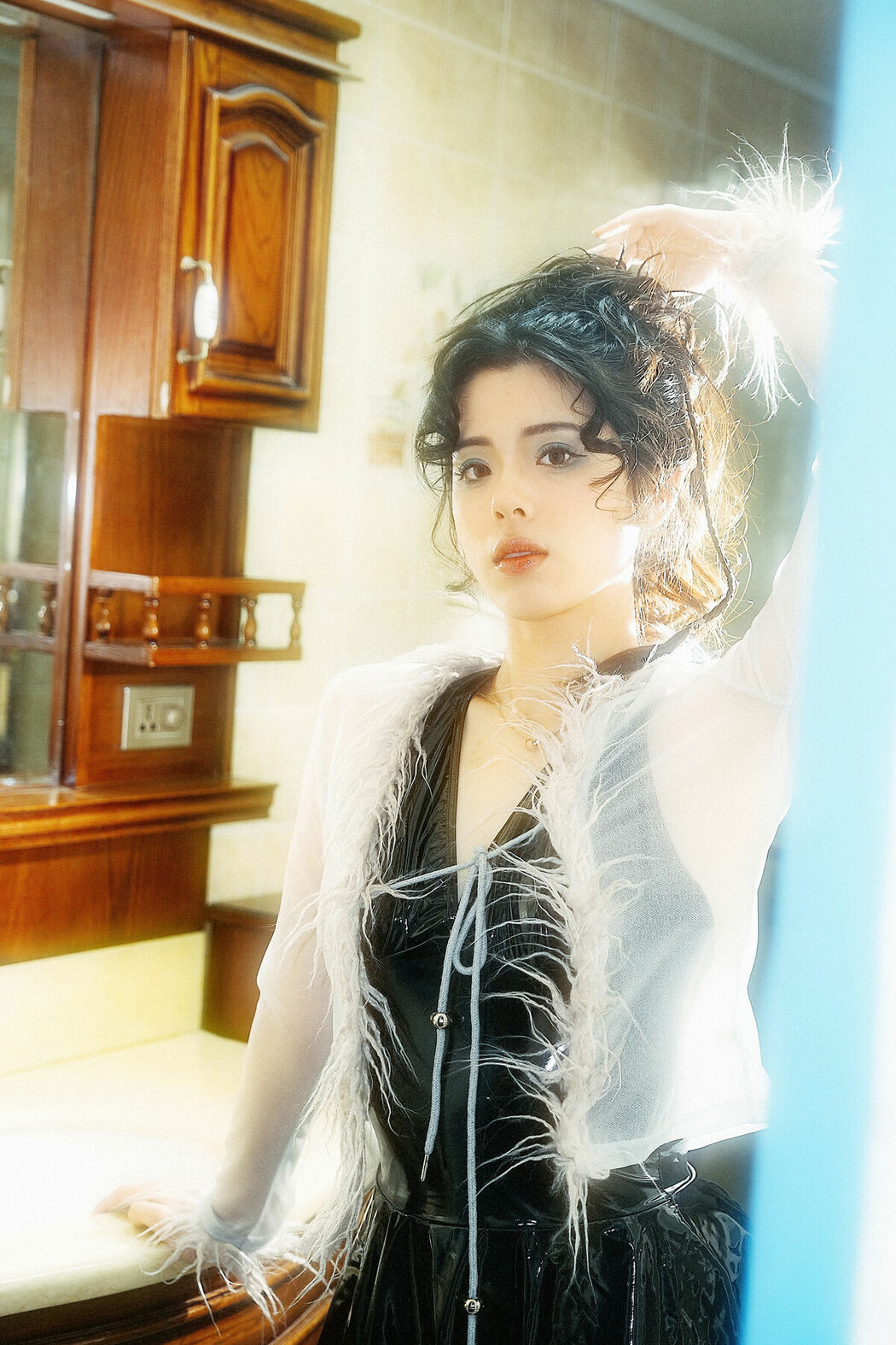 YiTuYu艺图语 Vol.9281 Yi Zhi Qian Qian (14P)