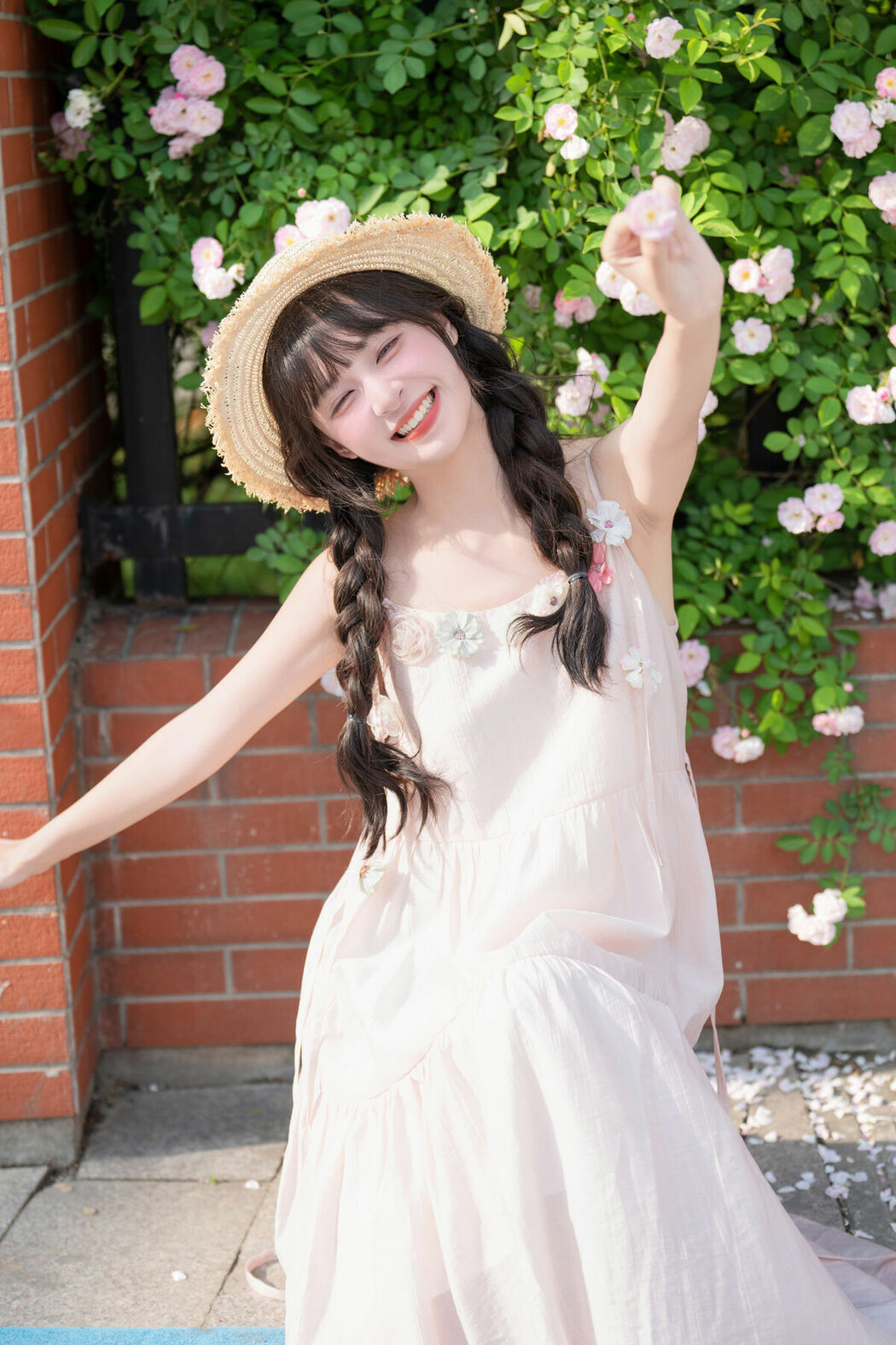 YiTuYu艺图语 Vol.9275 Xia Yu Xiao Nian (25P)