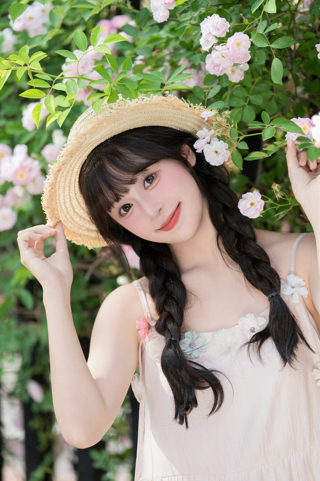 YiTuYu艺图语 Vol.9275 Xia Yu Xiao Nian (25P)