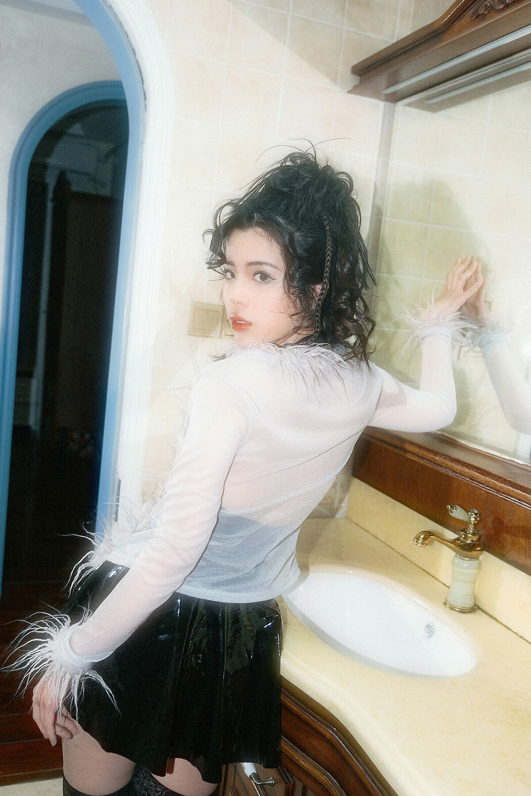 YiTuYu艺图语 Vol.9281 Yi Zhi Qian Qian (14P)