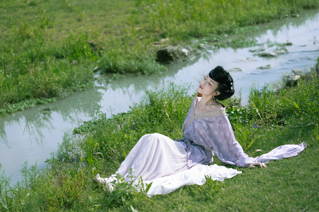 YiTuYu艺图语 Vol.9274 Liu Lian Niu Nai (27P)