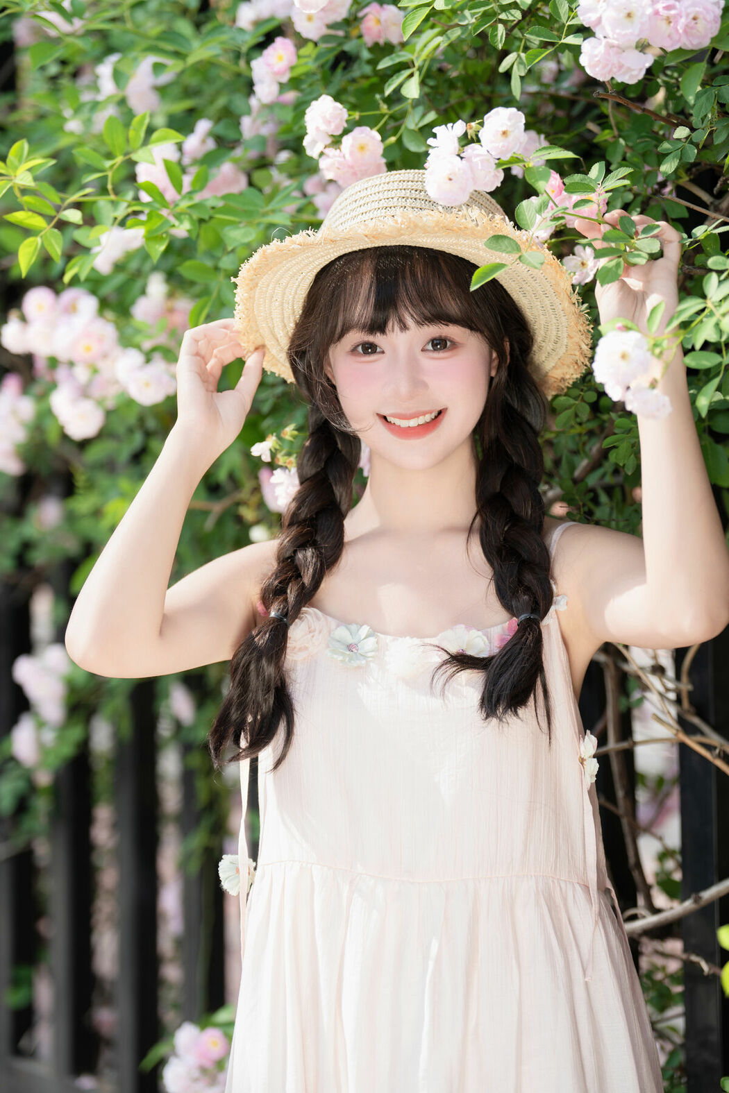 YiTuYu艺图语 Vol.9275 Xia Yu Xiao Nian (25P)