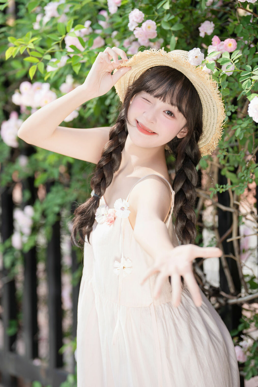 YiTuYu艺图语 Vol.9275 Xia Yu Xiao Nian (25P)