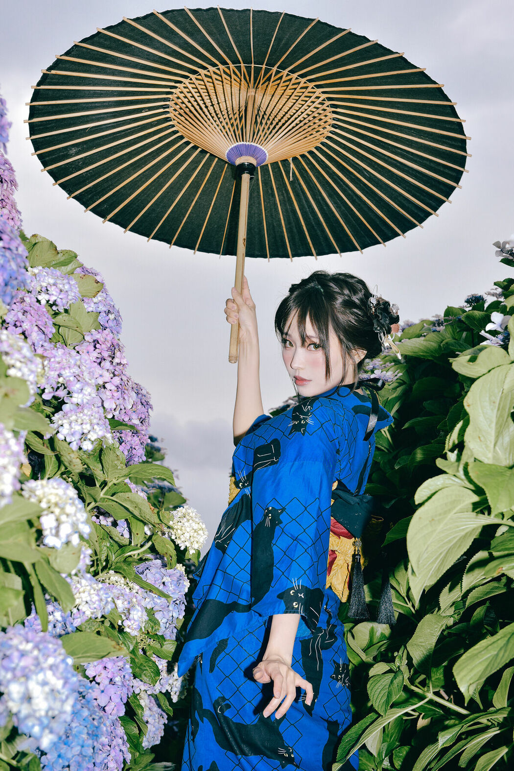 Coser@Ely_eee ElyEE子 – Rainy Season Black Cat (39P – 4V)