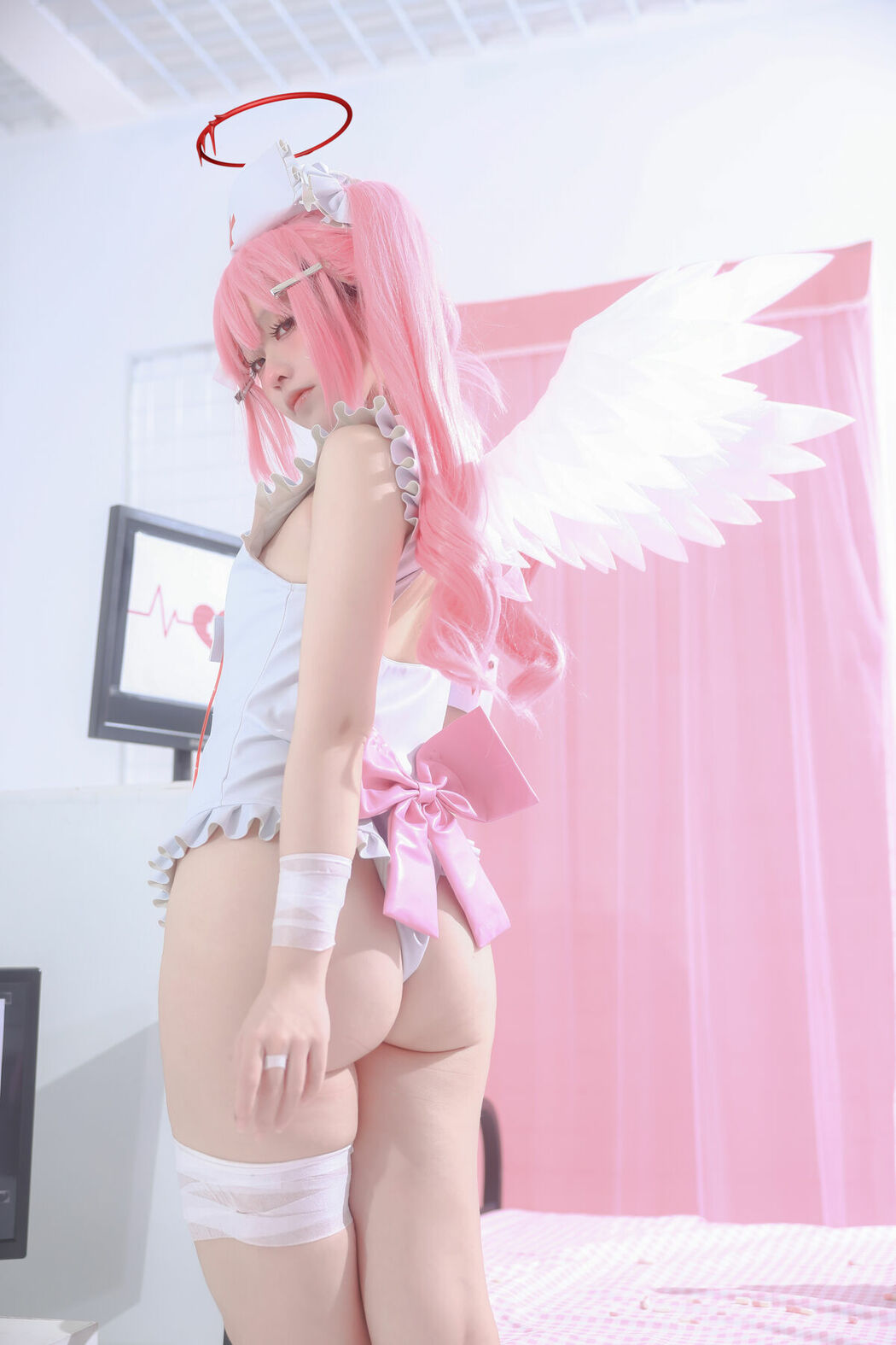 Coser@G44不会受伤 – 见习看护师 月夜见爱 (32P)