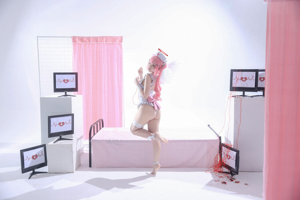 Coser@G44不会受伤 – 见习看护师 月夜见爱 (32P)
