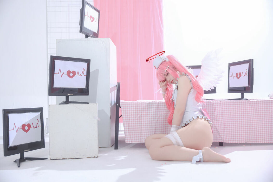 Coser@G44不会受伤 – 见习看护师 月夜见爱 (32P)