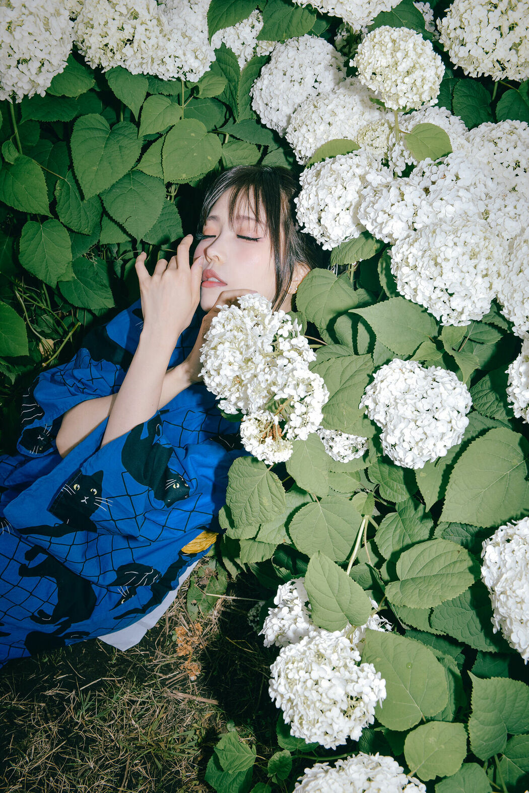 Coser@Ely_eee ElyEE子 – Rainy Season Black Cat (39P – 4V)