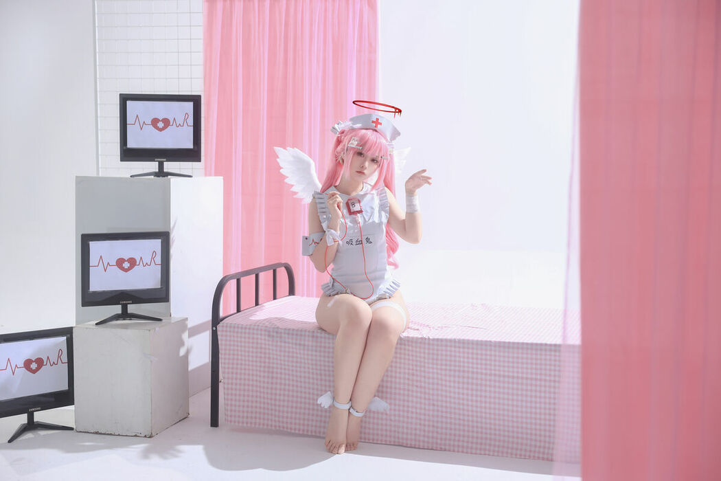 Coser@G44不会受伤 – 见习看护师 月夜见爱 (32P)