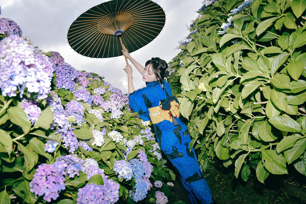 Coser@Ely_eee ElyEE子 – Rainy Season Black Cat (39P – 4V)