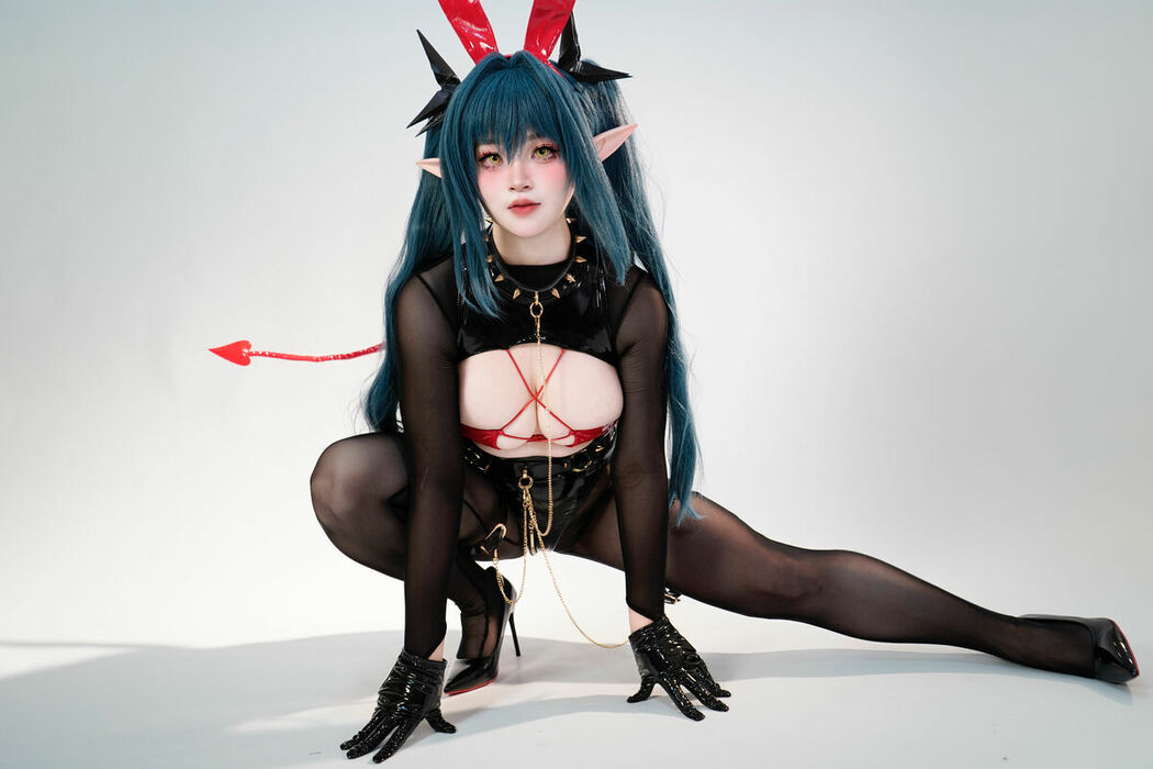 Coser@毛毛帽 – 雷根斯堡 Part02 (66P)