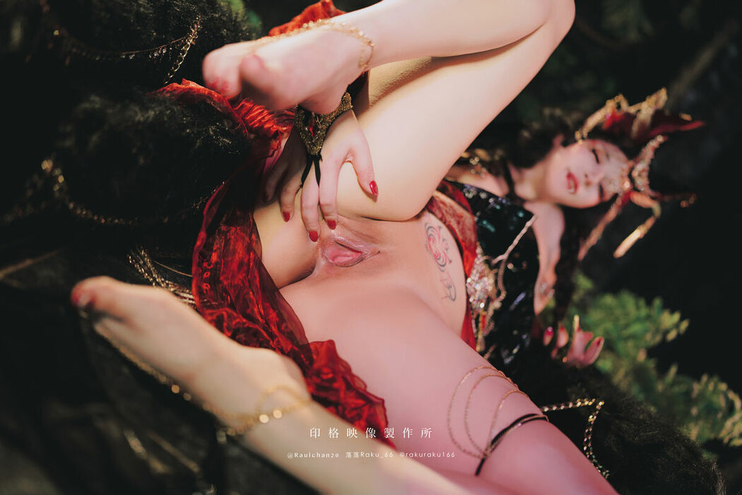 Coser@落落Raku – 宵闇神樂 (33P)