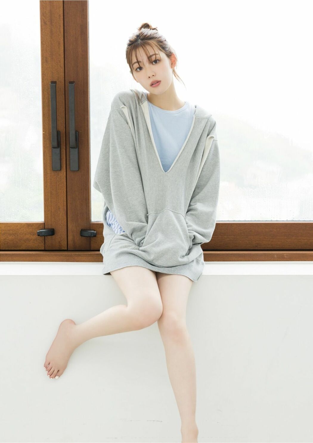 JP Riho Nakamura 中村里帆 – 写真集 Attention, please YJ PHOTO BOOK (27P)