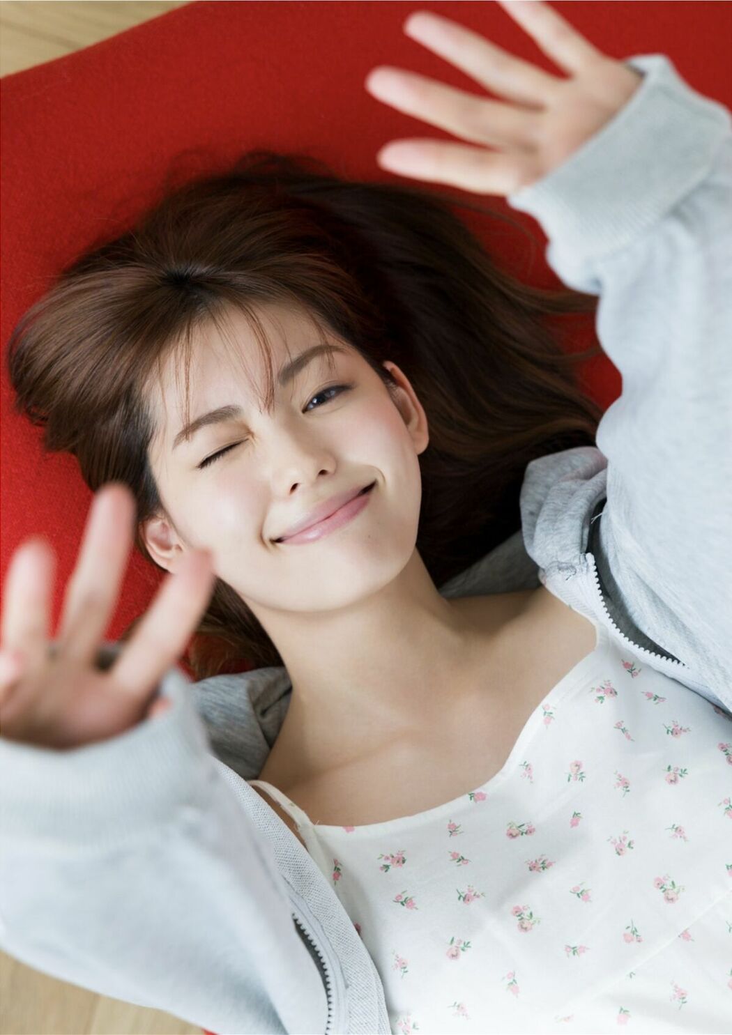 JP Riho Nakamura 中村里帆 – 写真集 Attention, please YJ PHOTO BOOK (27P)