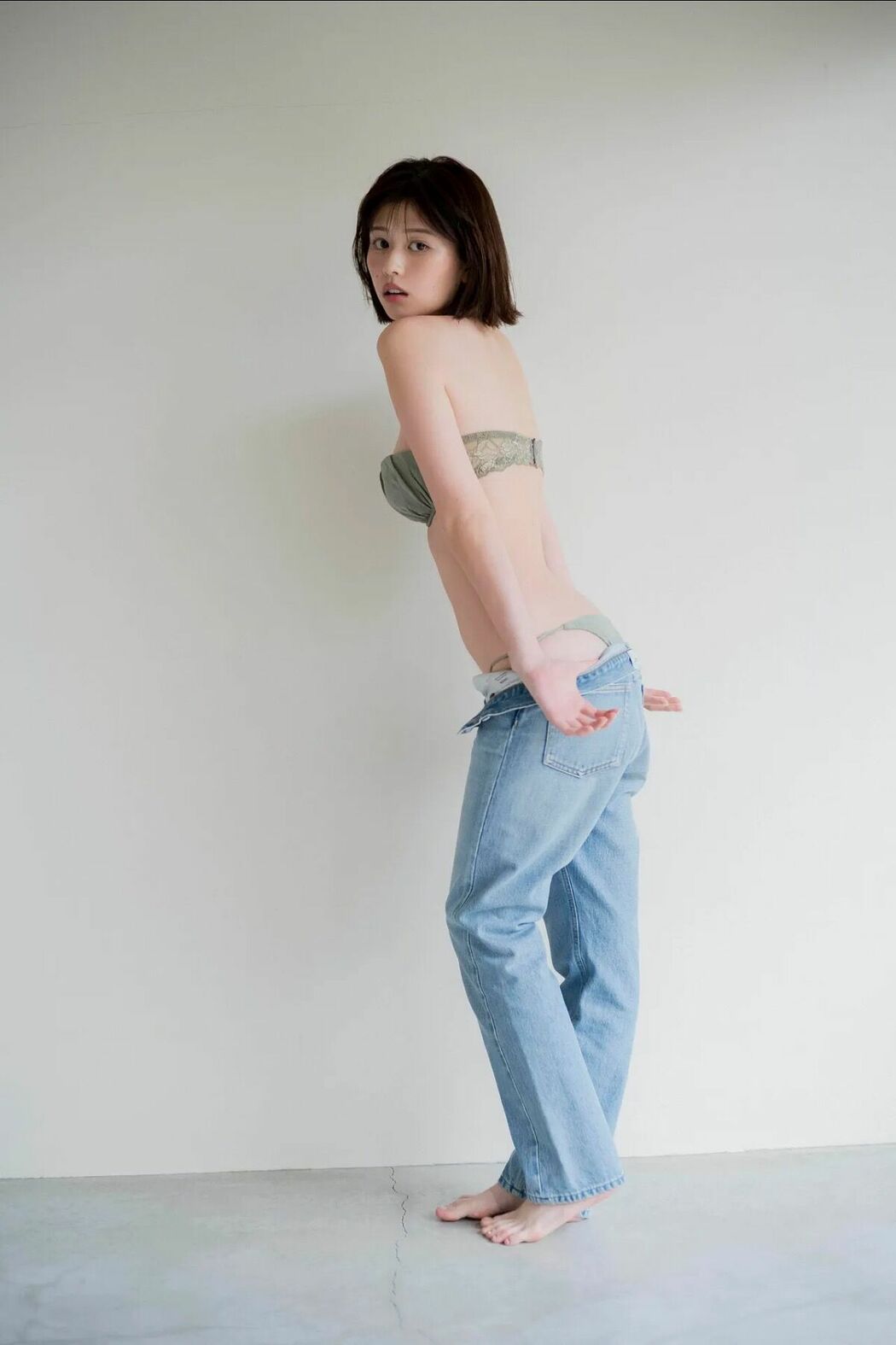 JP Yuzuha Saeki 冴木柚葉 – FRIDAY Monthly Girl 047 完全未発表100カット (91P)