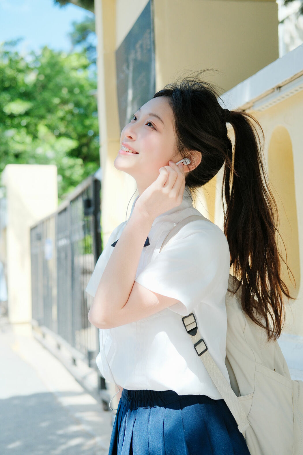 YiTuYu艺图语 Vol.9333 Ai Pai Ce Lian De Xiao Xiang (20P)