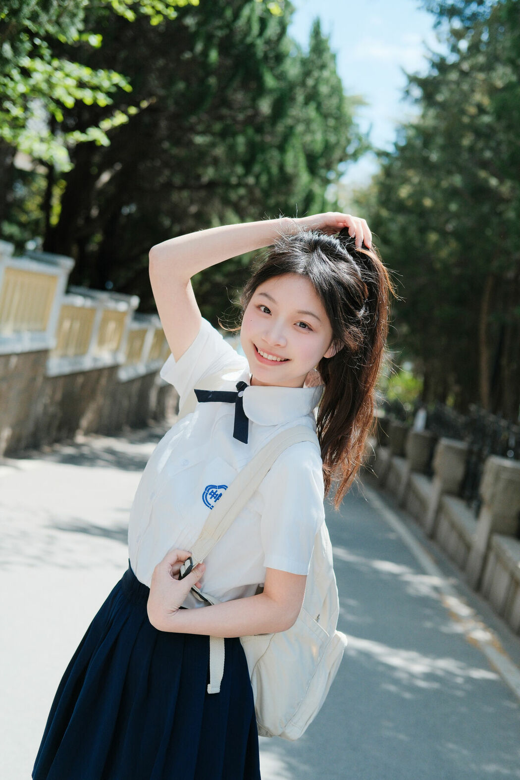 YiTuYu艺图语 Vol.9333 Ai Pai Ce Lian De Xiao Xiang (20P)