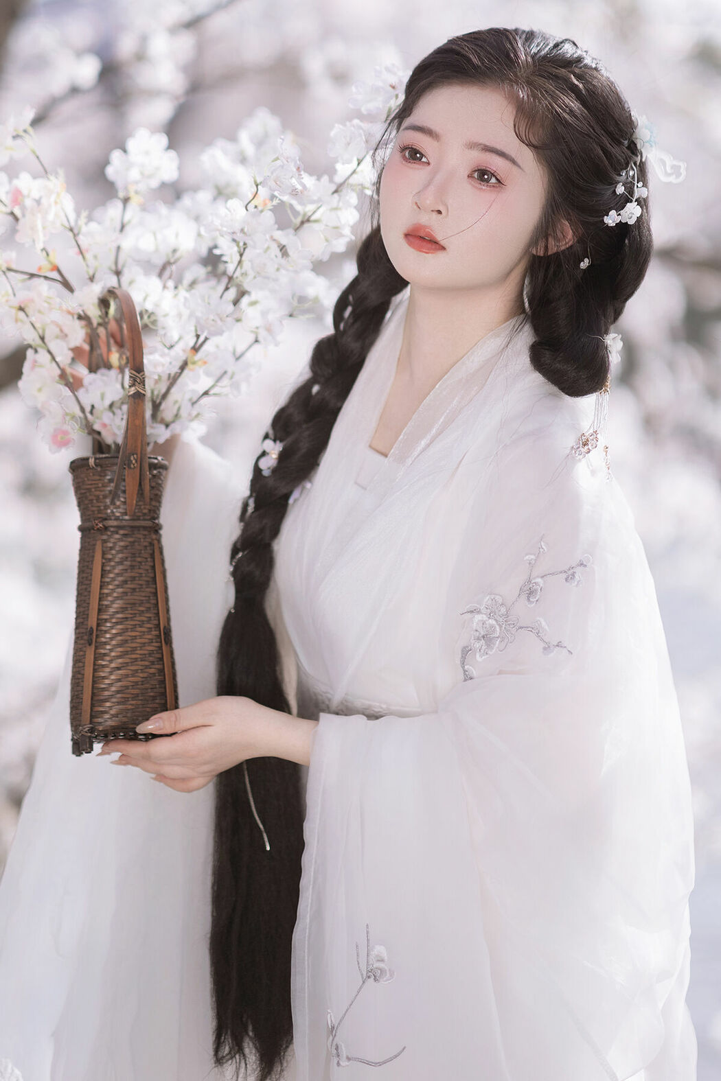 YiTuYu艺图语 Vol.9328 Bi Qi Bao Zui Piao Liang De Nu Ren (31P) Cover Photo