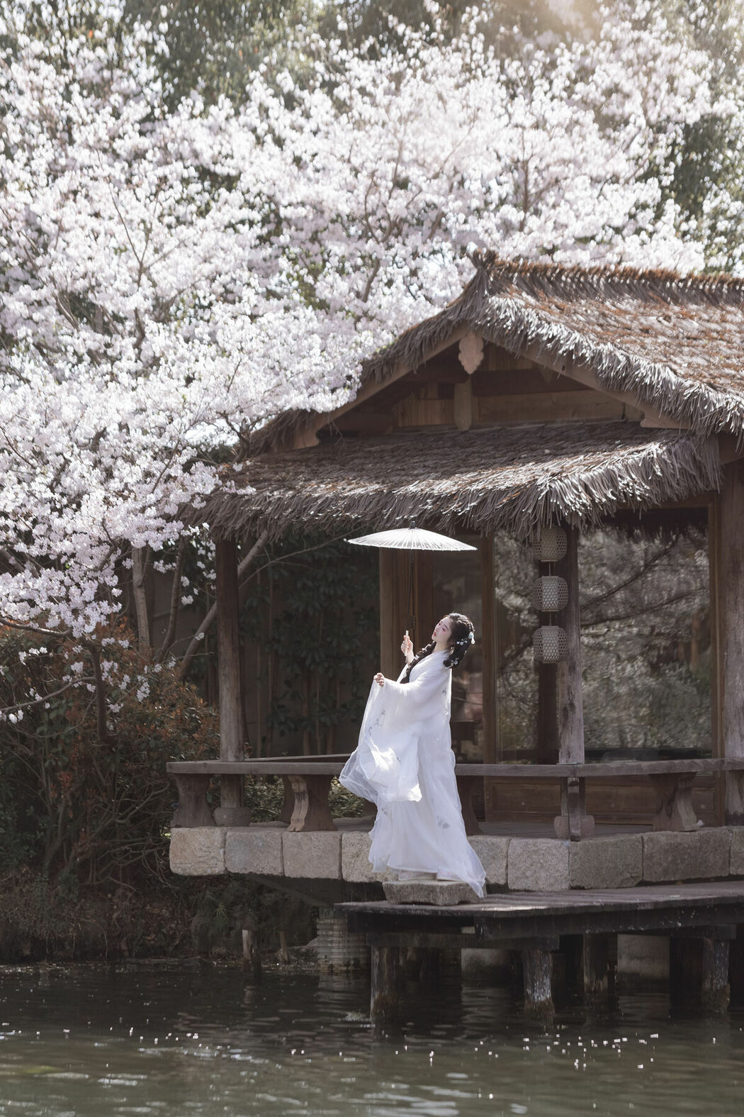 YiTuYu艺图语 Vol.9328 Bi Qi Bao Zui Piao Liang De Nu Ren (31P)