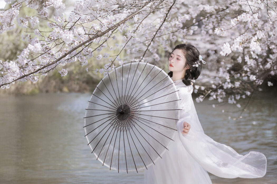 YiTuYu艺图语 Vol.9328 Bi Qi Bao Zui Piao Liang De Nu Ren (31P)