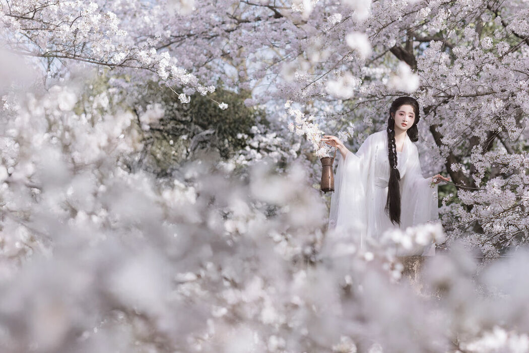 YiTuYu艺图语 Vol.9328 Bi Qi Bao Zui Piao Liang De Nu Ren (31P)