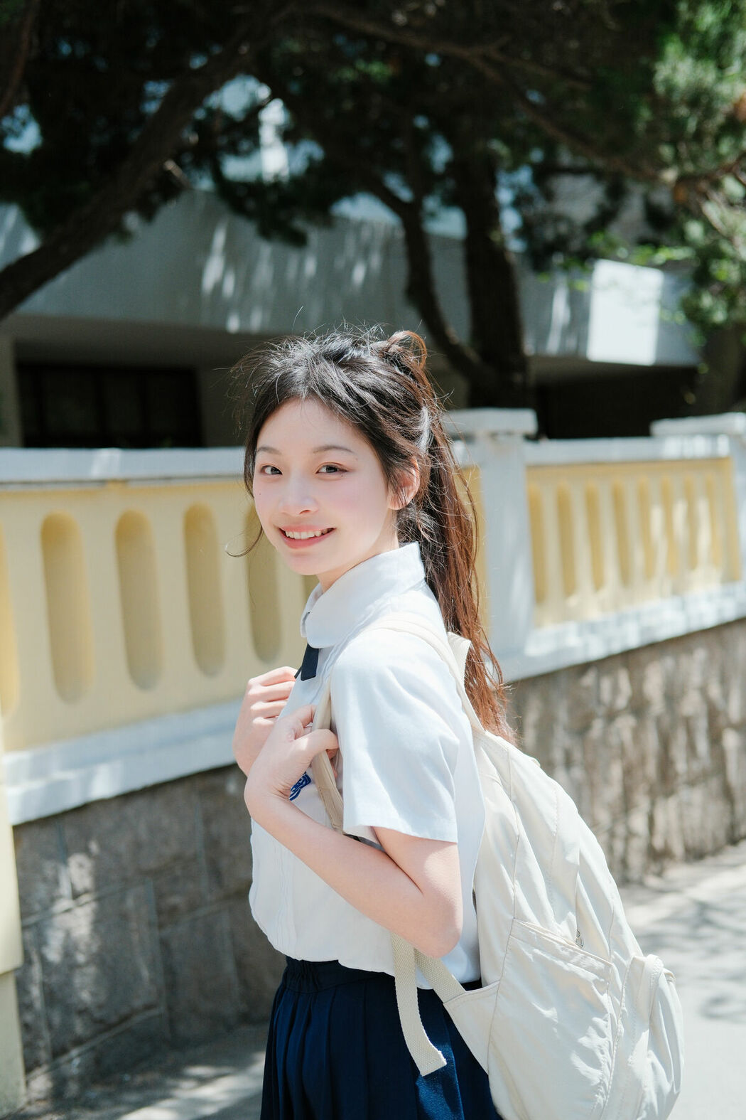 YiTuYu艺图语 Vol.9333 Ai Pai Ce Lian De Xiao Xiang (20P)