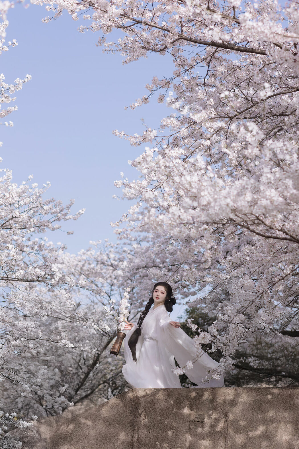 YiTuYu艺图语 Vol.9328 Bi Qi Bao Zui Piao Liang De Nu Ren (31P)