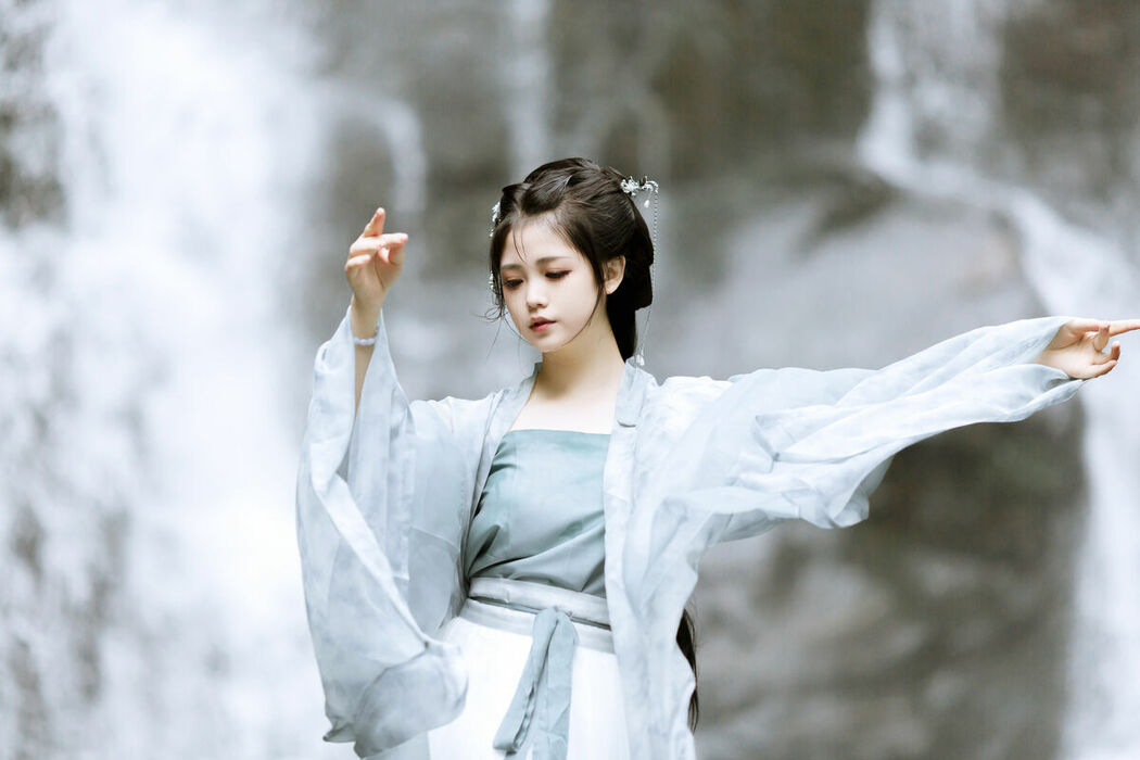 YiTuYu艺图语 Vol.9331 Qi Qi Ry (21P)