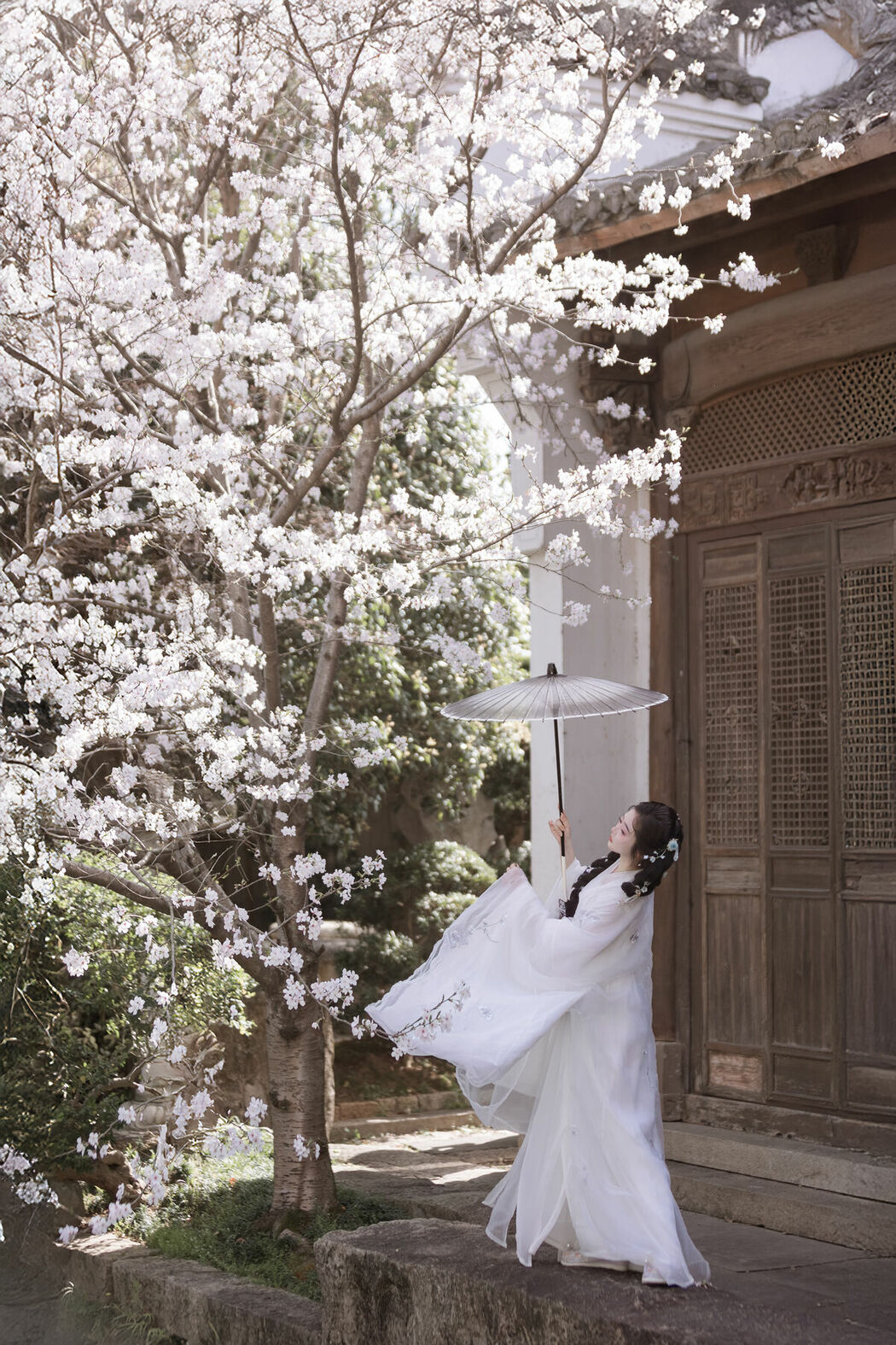 YiTuYu艺图语 Vol.9328 Bi Qi Bao Zui Piao Liang De Nu Ren (31P)