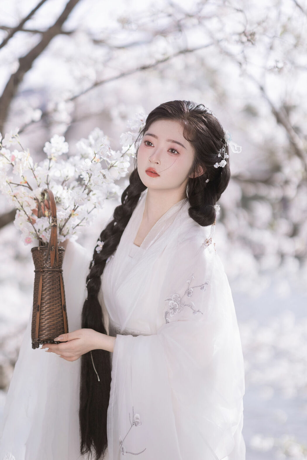 YiTuYu艺图语 Vol.9328 Bi Qi Bao Zui Piao Liang De Nu Ren (31P)